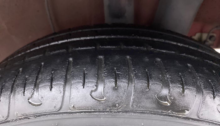 2014 Hyundai Xcent S (O) 1.2, Petrol, Manual, 23,904 km, Left Rear Tyre Tread