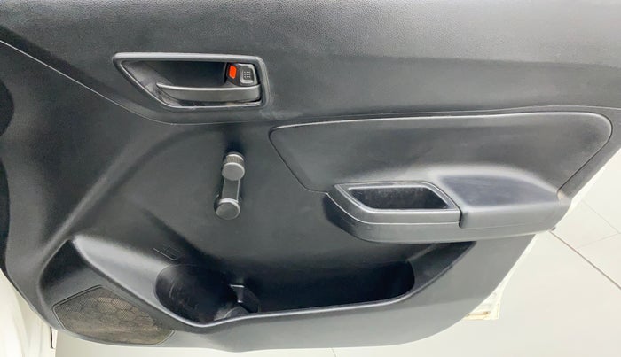 2019 Maruti Swift LXI, Petrol, Manual, 28,543 km, Driver Side Door Panels Control