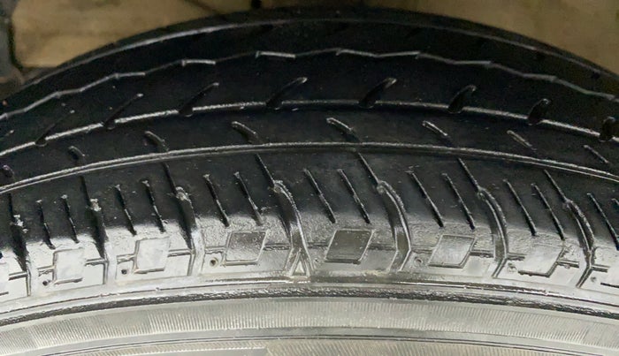 2019 Maruti Swift LXI, Petrol, Manual, 28,543 km, Left Front Tyre Tread