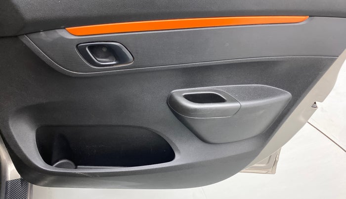 2018 Renault Kwid CLIMBER 1.0 AMT, Petrol, Automatic, 87,072 km, Driver Side Door Panels Control