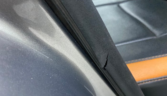 2018 Renault Kwid CLIMBER 1.0 AMT, Petrol, Automatic, 87,072 km, Right rear door - Beading has minor damage