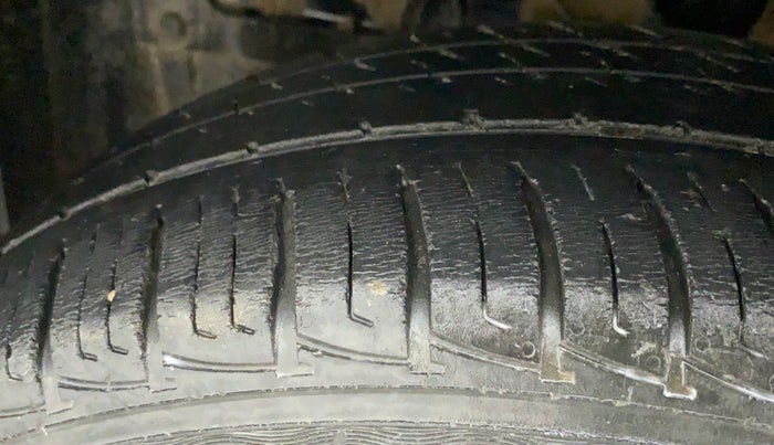 2019 Maruti Vitara Brezza VDI, Diesel, Manual, 51,258 km, Left Front Tyre Tread