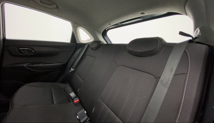 2021 Hyundai NEW I20 MAGNA 1.2 MT, Petrol, Manual, 18,159 km, Right Side Rear Door Cabin