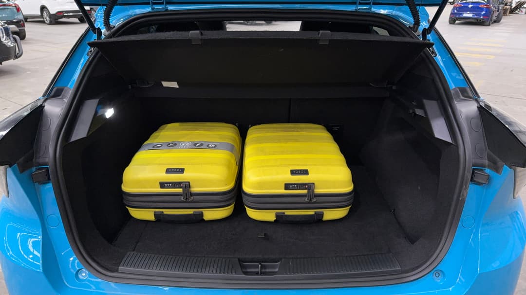 2023 MG Mg4 Essence 64, Automatic, 79089 km, Boot Inside View with Luggage