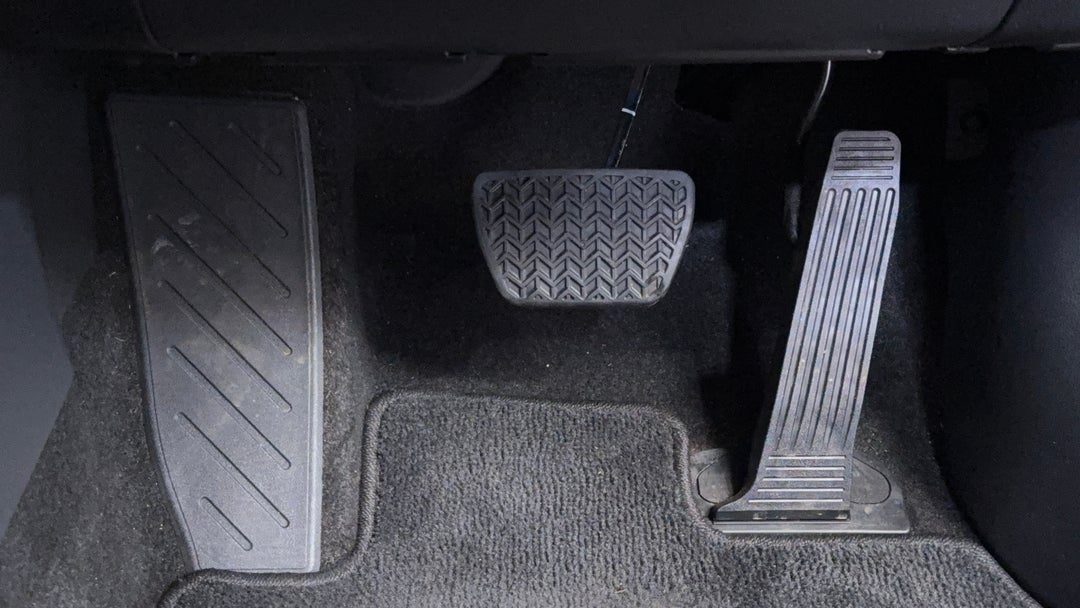 2024 Toyota RAV4 Cruiser (AWD) Hybrid, Automatic, 27591 km, Pedals and Footmat