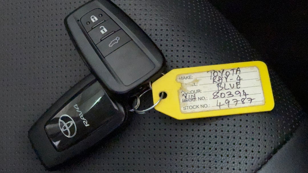 2024 Toyota RAV4 Cruiser (AWD) Hybrid, Automatic, 27591 km, Key Close-up