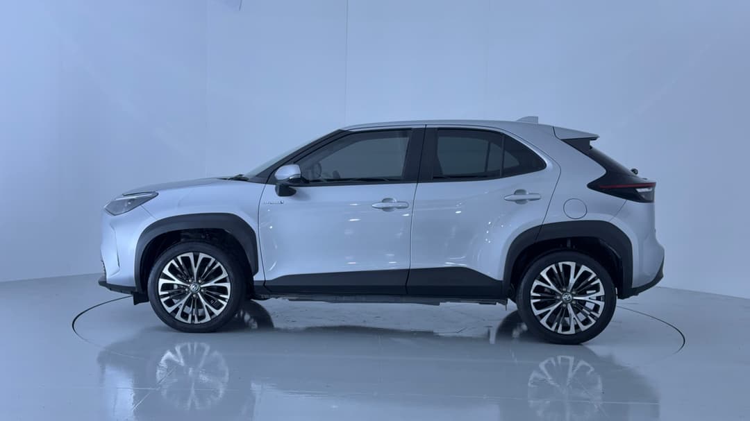 2021 Toyota Yaris Cross Urban Hybrid, Automatic, 104715 km, Left Side View