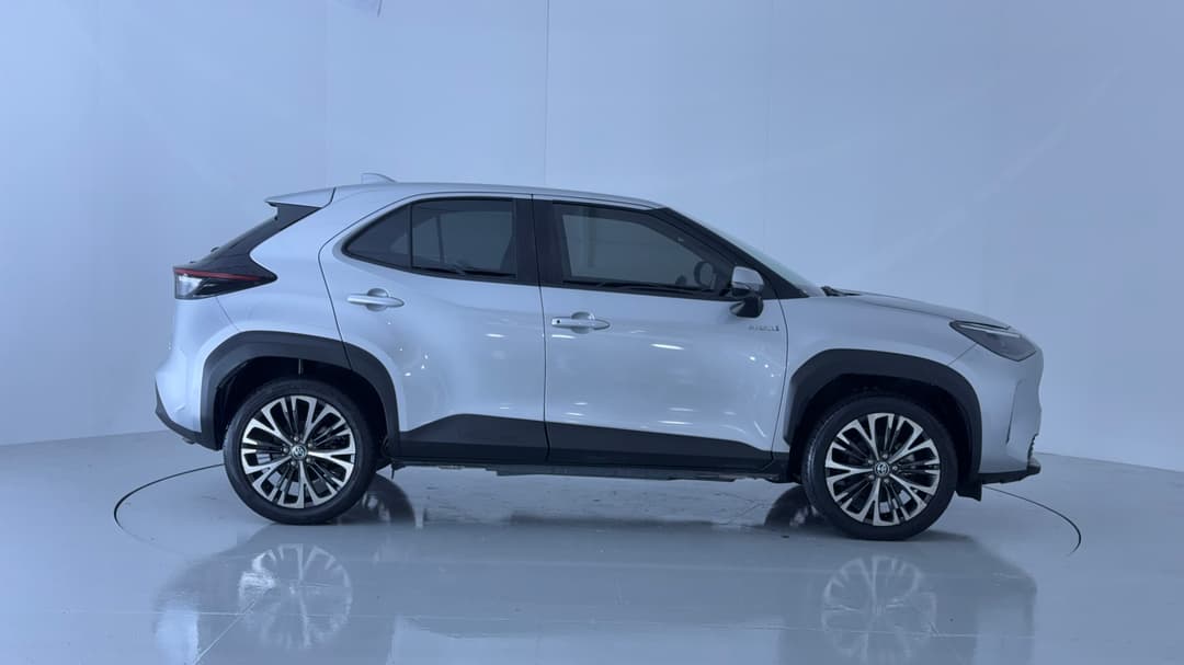 2021 Toyota Yaris Cross Urban Hybrid, Automatic, 104715 km, Right Side View