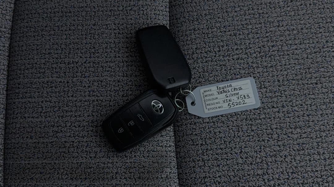 2021 Toyota Yaris Cross Urban Hybrid, Automatic, 104715 km, Key Close-up