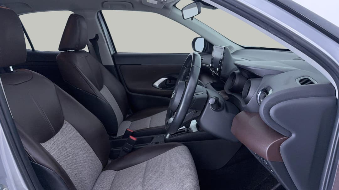 2021 Toyota Yaris Cross Urban Hybrid, Automatic, 104715 km, Right Side Front Door Cabin View