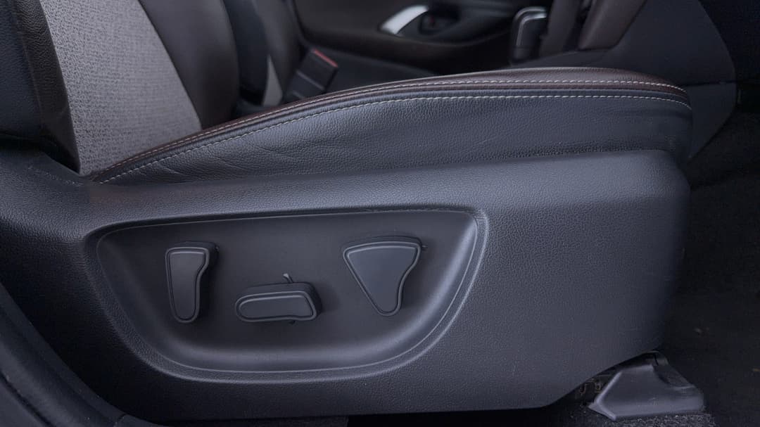2021 Toyota Yaris Cross Urban Hybrid, Automatic, 104715 km, Drivers Side Adjustment Panel