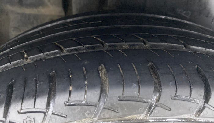 2017 Maruti Ertiga VDI SHVS, Diesel, Manual, 37,958 km, Right Rear Tyre Tread