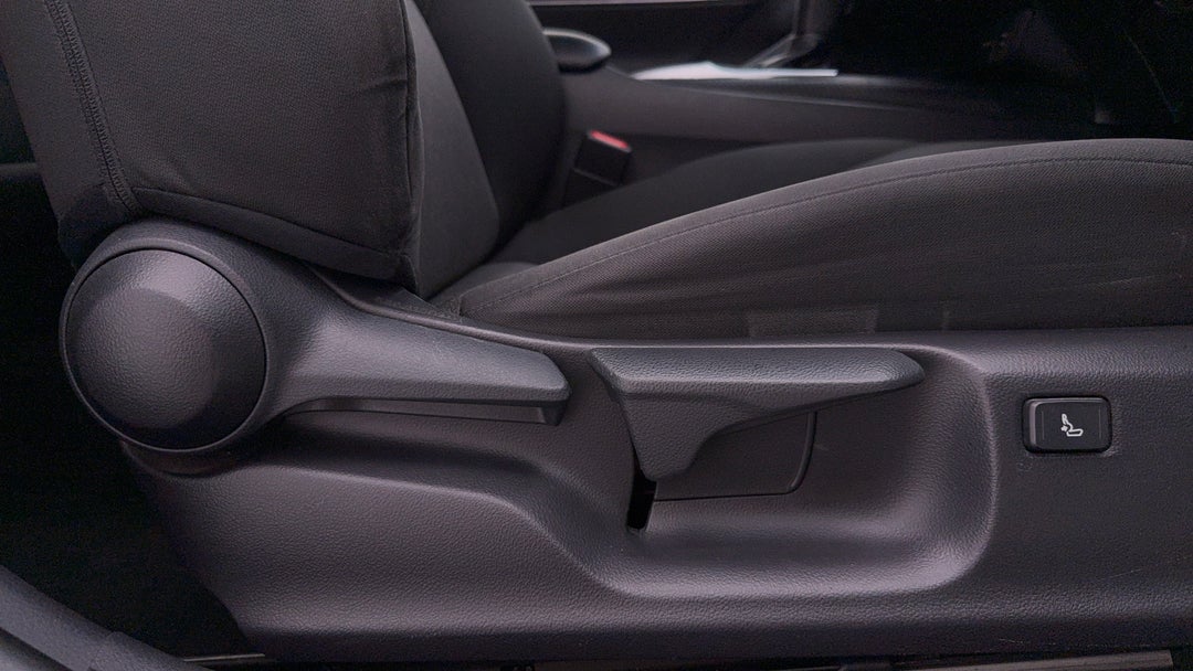 2018 Toyota Camry Ascent, Automatic, 58088 km, Drivers Side Adjustment Panel