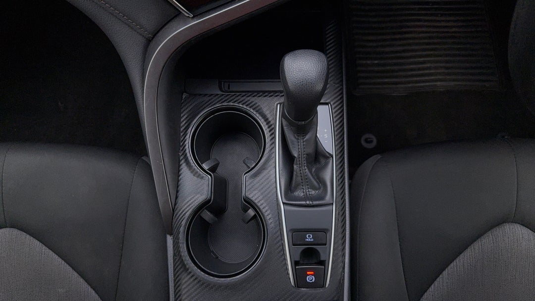 2018 Toyota Camry Ascent, Automatic, 58088 km, Gear Lever 