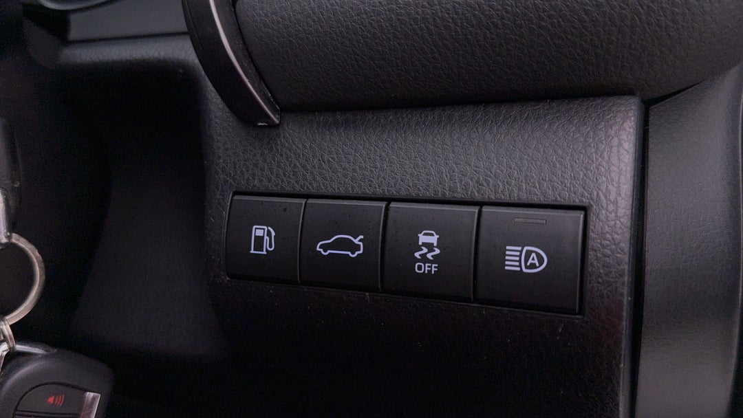 2018 Toyota Camry Ascent, Automatic, 58088 km, Utility Switches/Buttons