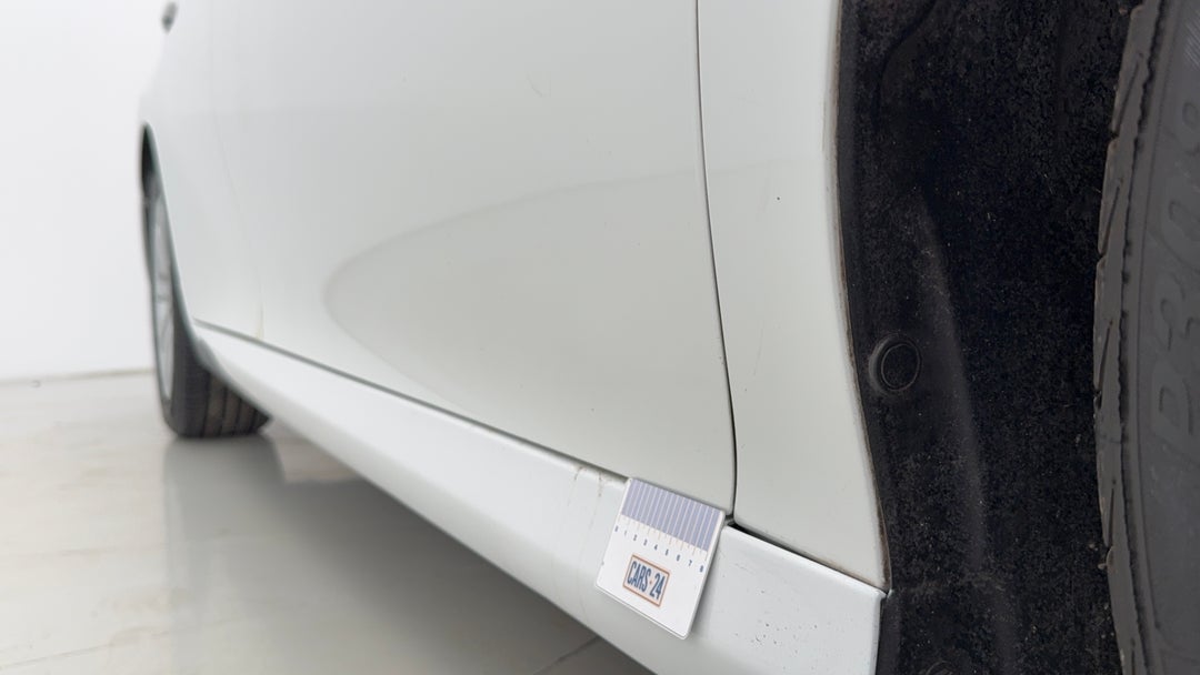 2018 Toyota Camry Ascent, Automatic, 58088 km, Doors Front RHS Dent