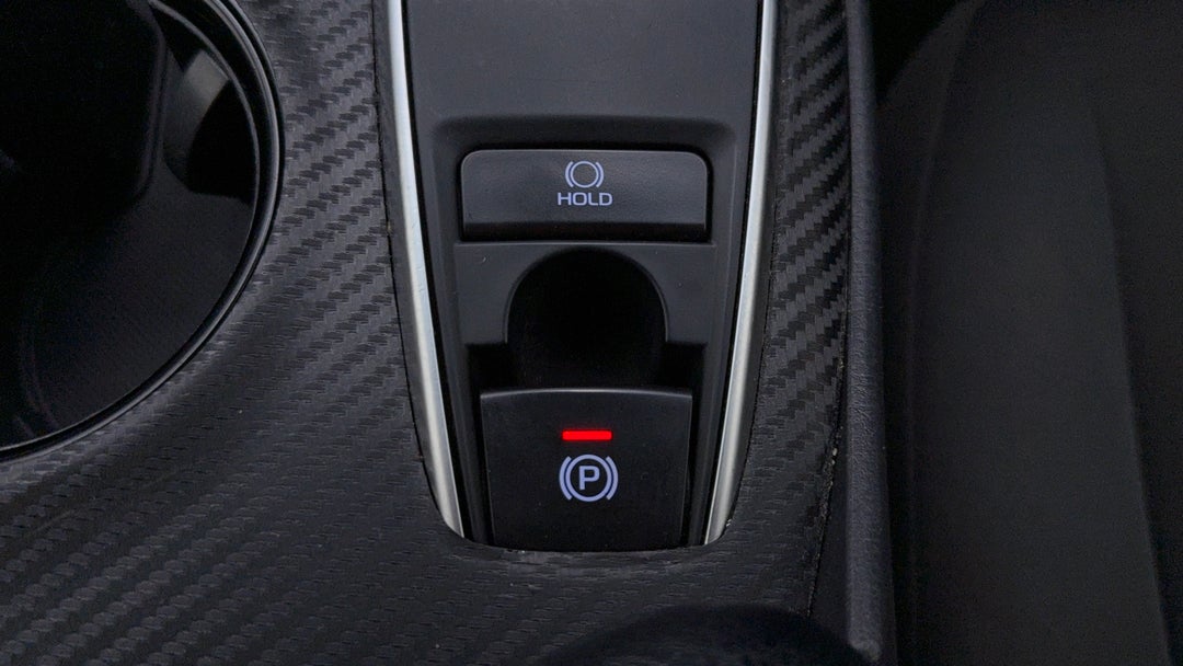 2018 Toyota Camry Ascent, Automatic, 58088 km, Handbrake