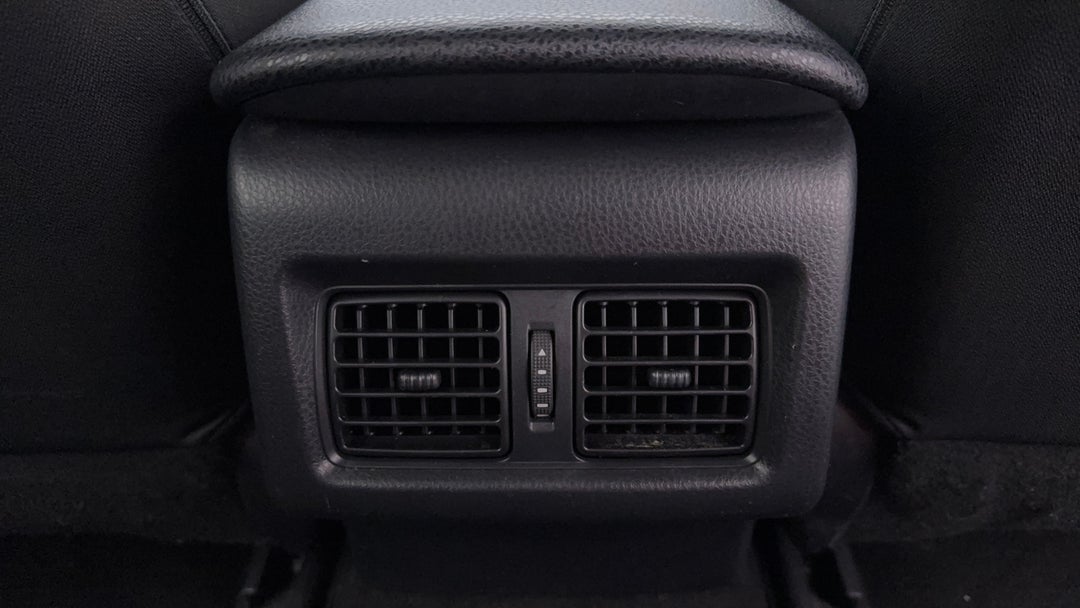 2018 Toyota Camry Ascent, Automatic, 58088 km, Rear A/C Vent