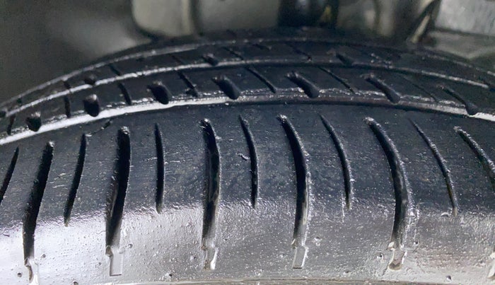 2016 Tata Tiago XZ 1.2 REVOTRON, CNG, Manual, 13,549 km, Right Front Tyre Tread