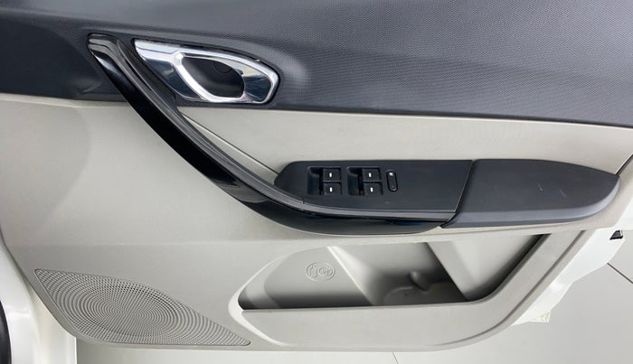 2016 Tata Tiago XZ 1.2 REVOTRON, CNG, Manual, 13,549 km, Driver Side Door Panels Control