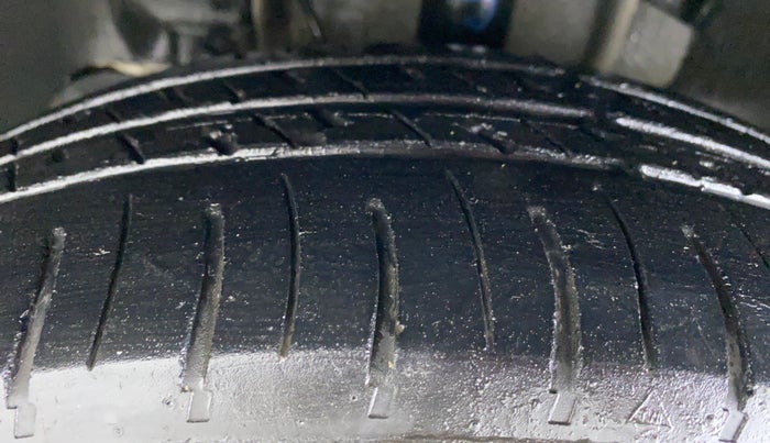 2016 Tata Tiago XZ 1.2 REVOTRON, CNG, Manual, 13,549 km, Left Front Tyre Tread