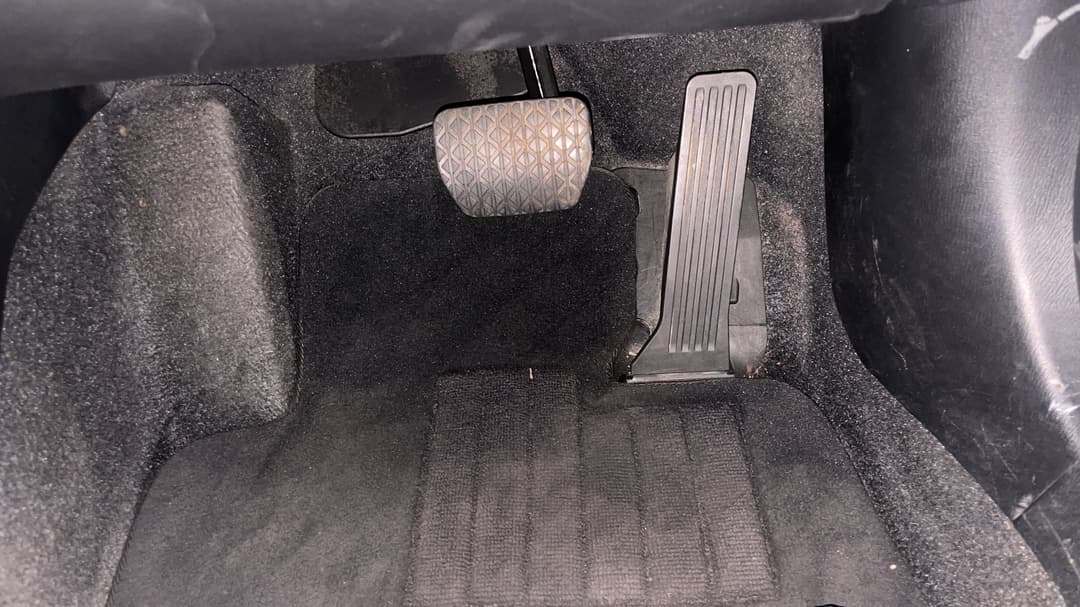 2017 Mazda Mazda3 Maxx, Automatic, 75114 km, Pedals and Footmat