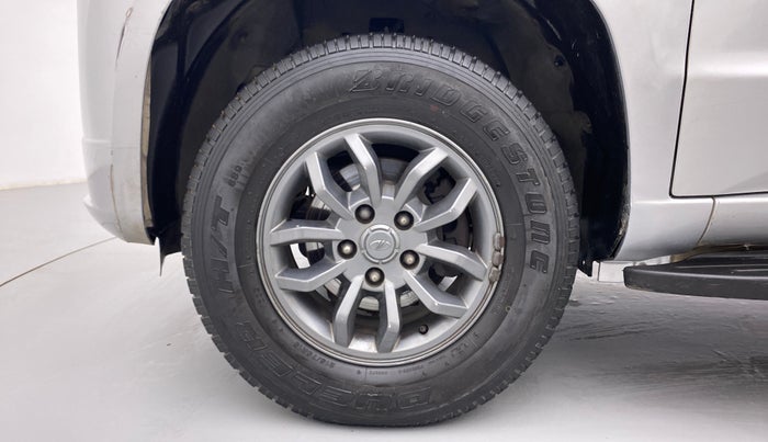 2018 Mahindra TUV300 T10, Diesel, Manual, 1,10,243 km, Left Front Wheel