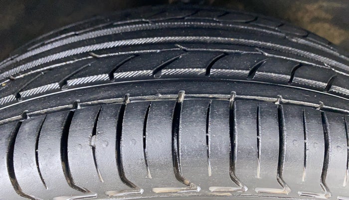 2014 Hyundai Santro Xing GLS, Petrol, Manual, 23,383 km, Right Front Tyre Tread