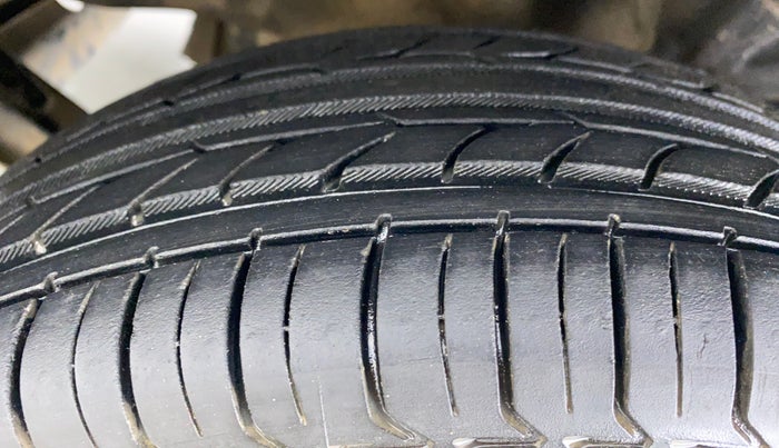 2014 Hyundai Santro Xing GLS, Petrol, Manual, 23,383 km, Left Front Tyre Tread