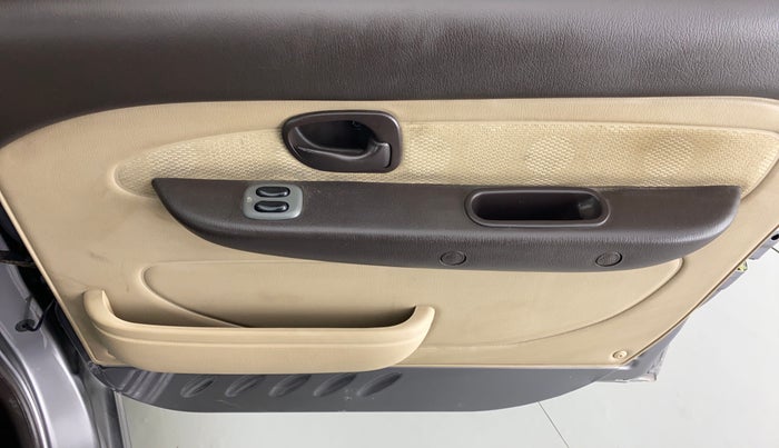 2014 Hyundai Santro Xing GLS, Petrol, Manual, 23,383 km, Driver Side Door Panels Control
