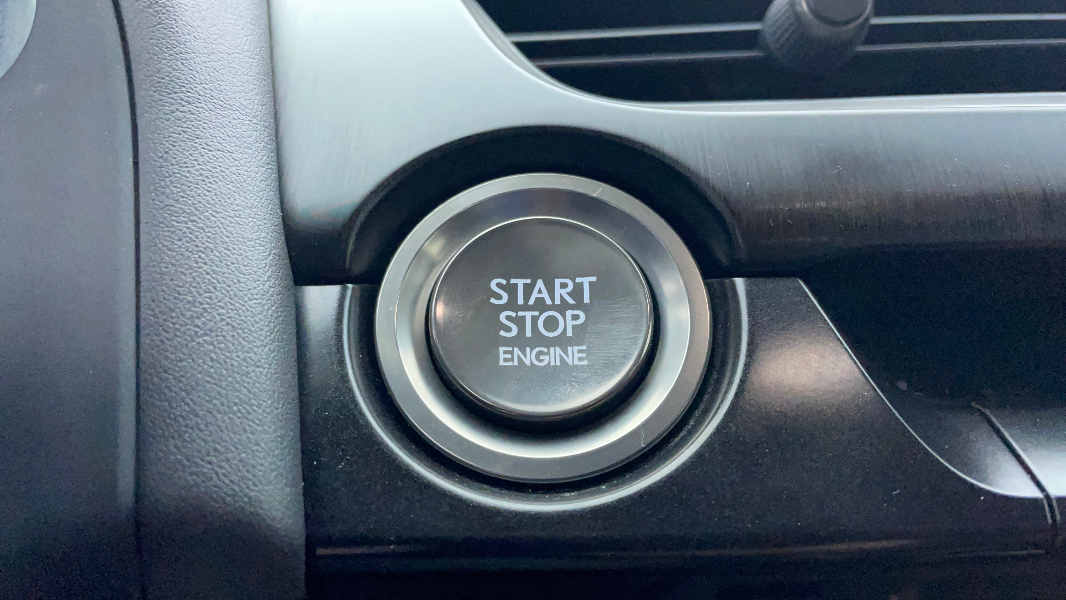 Lexus UX 200-Key-less Button Start