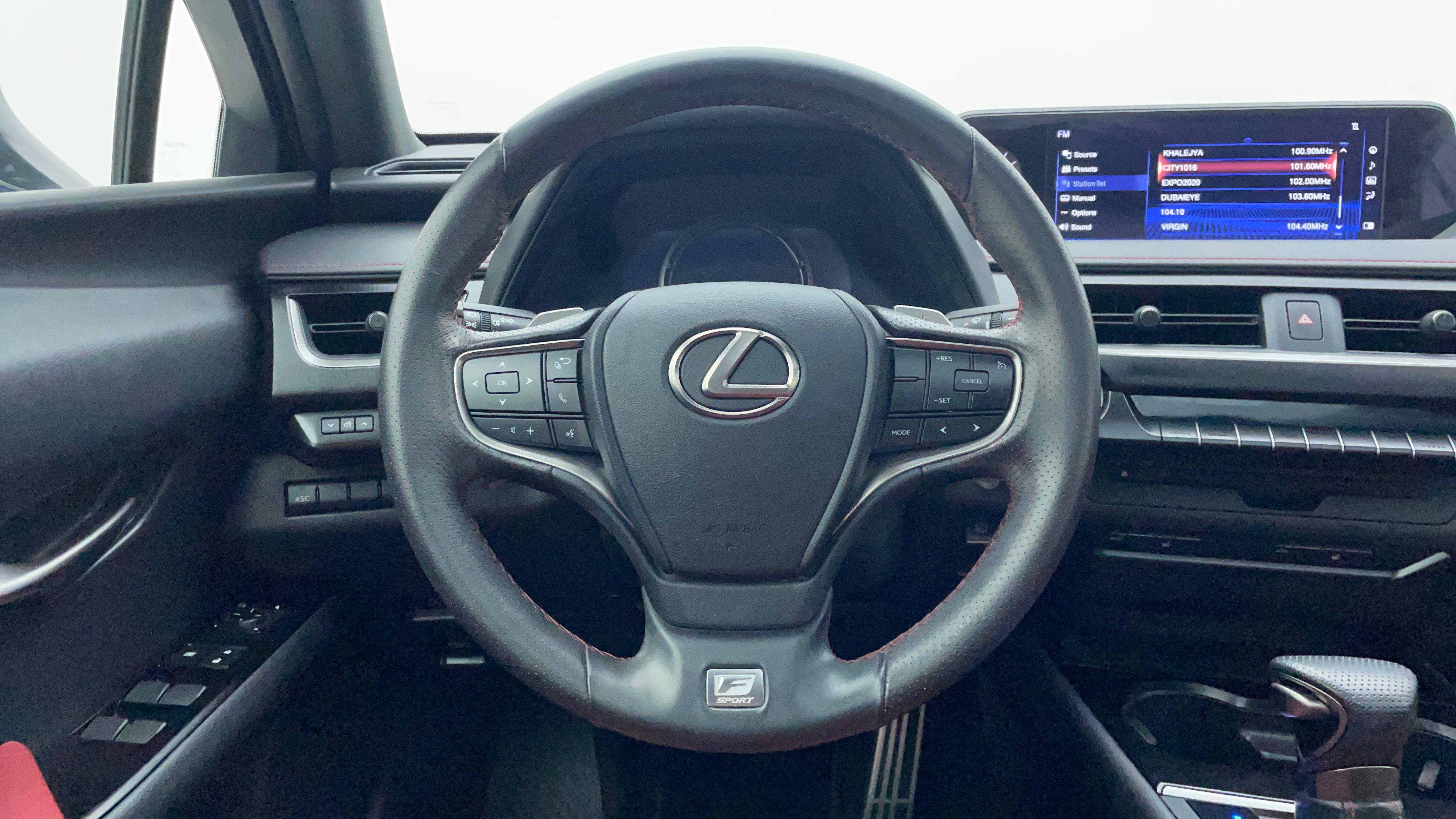 Lexus UX 200-Steering Wheel Close-up