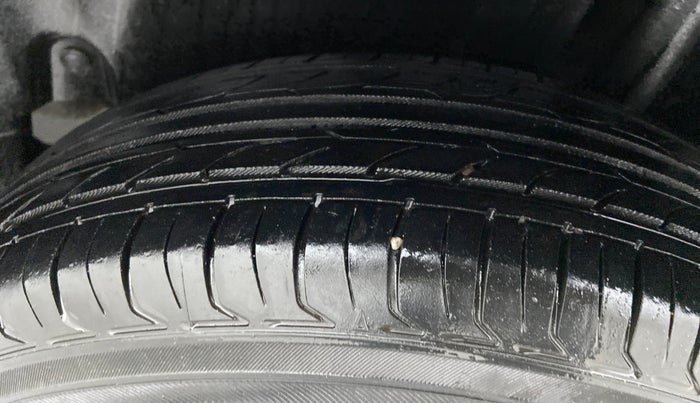 2014 Maruti Swift VXI D, Petrol, Manual, 1,08,102 km, Left Rear Tyre Tread