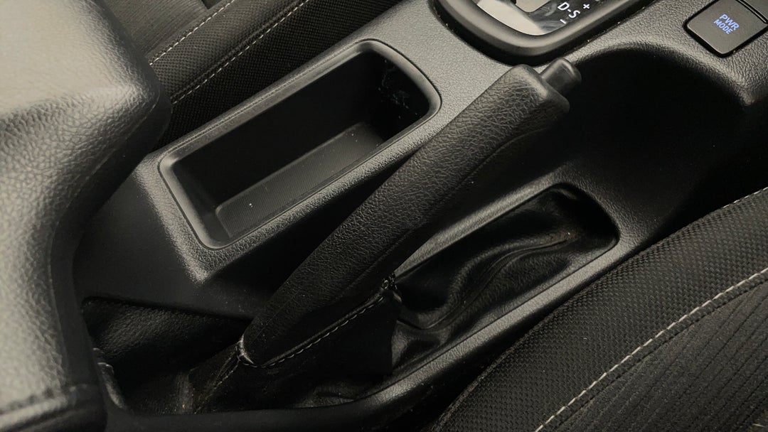 2019 Toyota Hilux Sr Hi-rider, Automatic, 147032 km, Handbrake