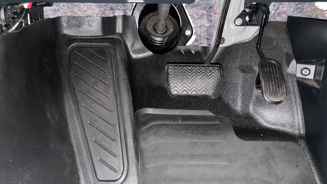 2019 Toyota Hilux Sr Hi-rider, Automatic, 147032 km, Pedals and Footmat