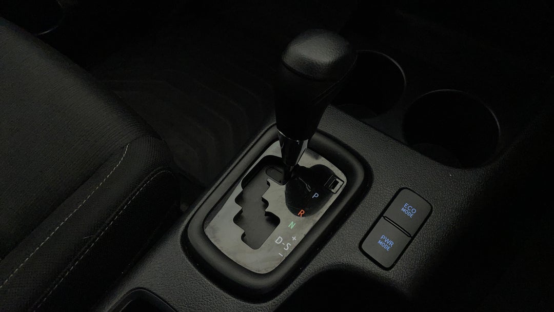 2019 Toyota Hilux Sr Hi-rider, Automatic, 147032 km, Gear Lever 