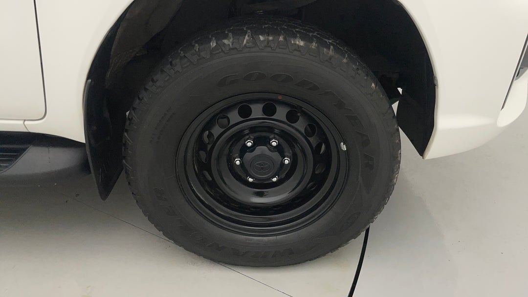 2019 Toyota Hilux Sr Hi-rider, Automatic, 147032 km, Right Front Wheel