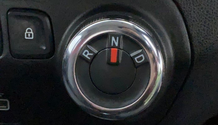 2019 Renault Kwid RXT 1.0 AMT (O), Petrol, Automatic, 33,733 km, Gear Lever