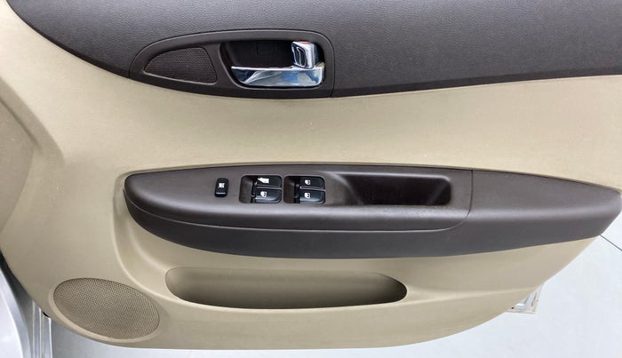2010 Hyundai i20 MAGNA O 1.2, Petrol, Manual, 75,771 km, Driver Side Door Panels Control