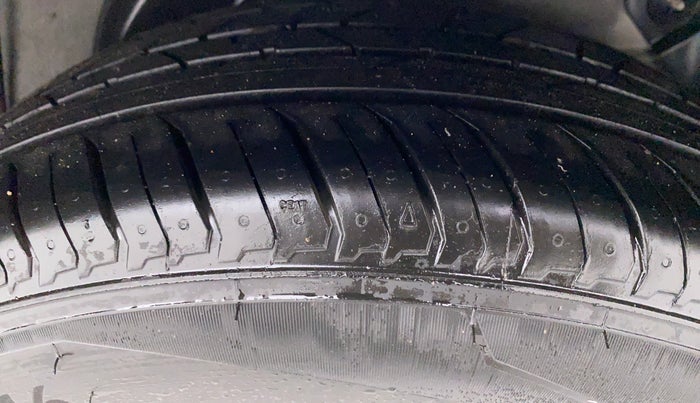2017 Hyundai Verna FLUIDIC 1.6 SX VTVT, Petrol, Manual, 23,938 km, Left Rear Tyre Tread