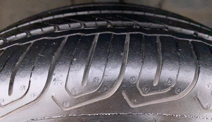 2012 Toyota Etios VD, Diesel, Manual, 40,451 km, Right Front Tyre Tread
