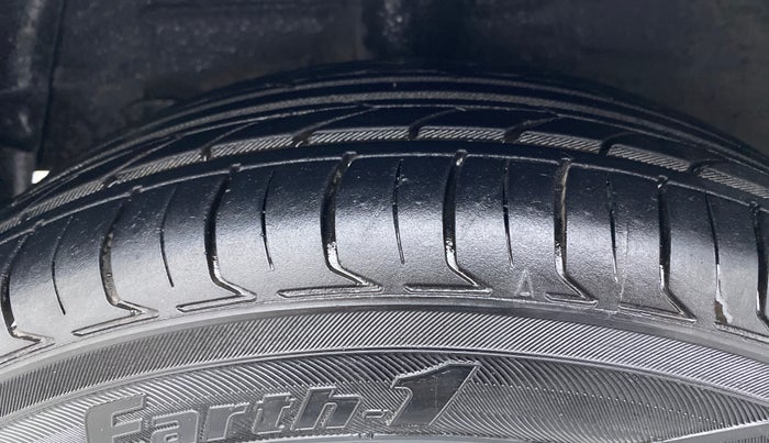 2017 Hyundai Grand i10 MAGNA 1.2 KAPPA VTVT, Petrol, Manual, 49,450 km, Right Rear Tyre Tread