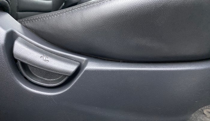 2017 Hyundai Grand i10 MAGNA 1.2 KAPPA VTVT, Petrol, Manual, 49,450 km, Driver Side Adjustment Panel