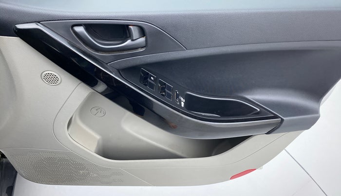 2018 Tata NEXON XMA 1.2, Petrol, Automatic, 64,342 km, Driver Side Door Panels Controls