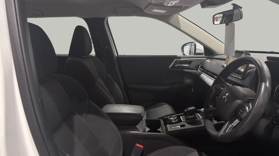 2024 Mitsubishi Outlander Es 5 Seat (2WD), Automatic, 57704 km, Right Side Front Door Cabin View