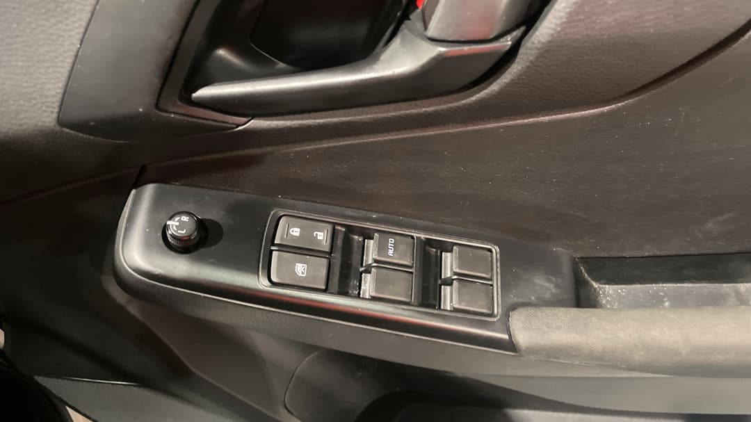2023 Isuzu D-MAX Sx (4x2) High-ride, Automatic, 38456 km, Drivers Side Door Panel Controls