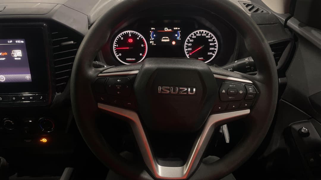 2023 Isuzu D-MAX Sx (4x2) High-ride, Automatic, 38456 km, Steering Wheel Close-up