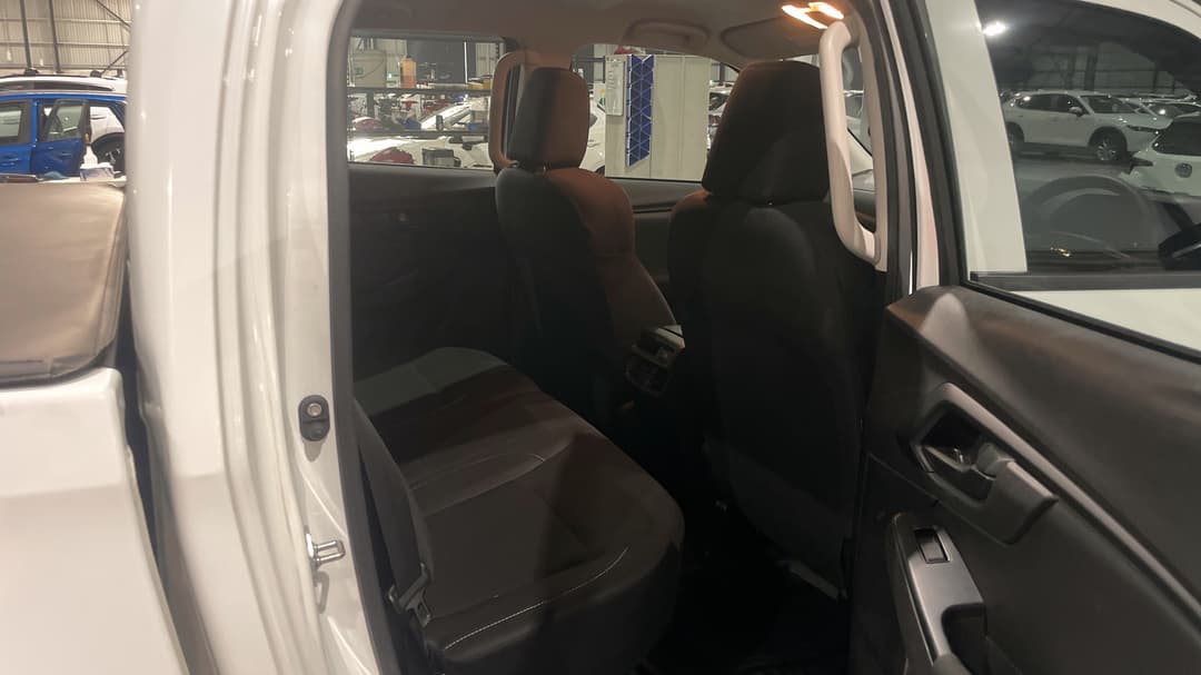 2023 Isuzu D-MAX Sx (4x2) High-ride, Automatic, 38456 km, Right Side Rear Door Cabin View