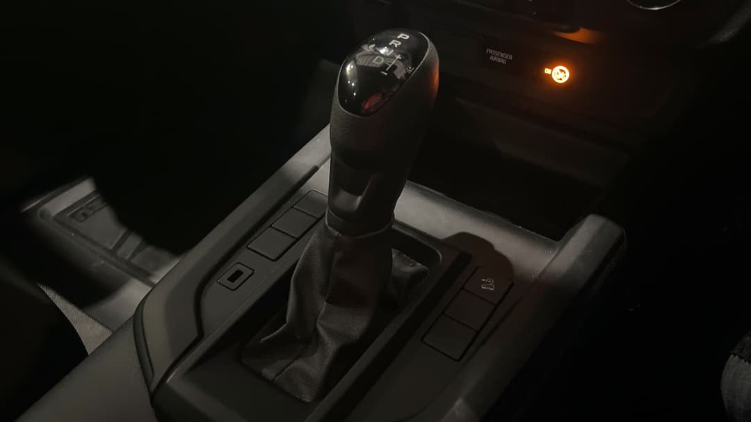 2023 Isuzu D-MAX Sx (4x2) High-ride, Automatic, 38456 km, Gear Lever 