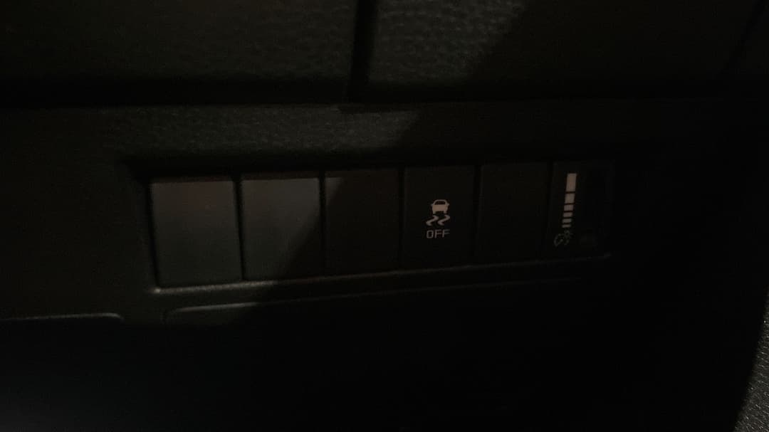 2023 Isuzu D-MAX Sx (4x2) High-ride, Automatic, 38456 km, Utility Switches/Buttons